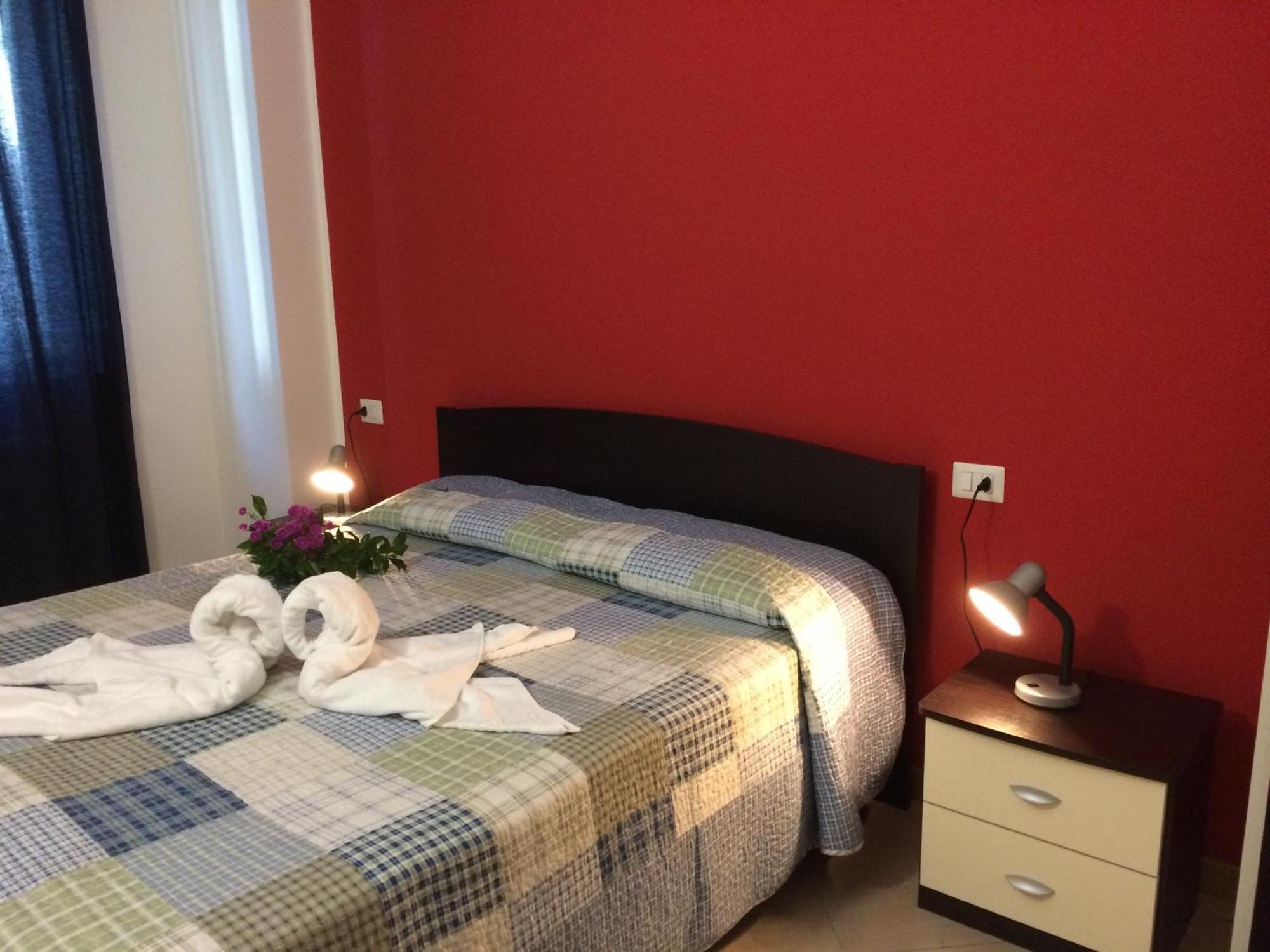 Residence Le Azalee & Spa Vercana Room photo