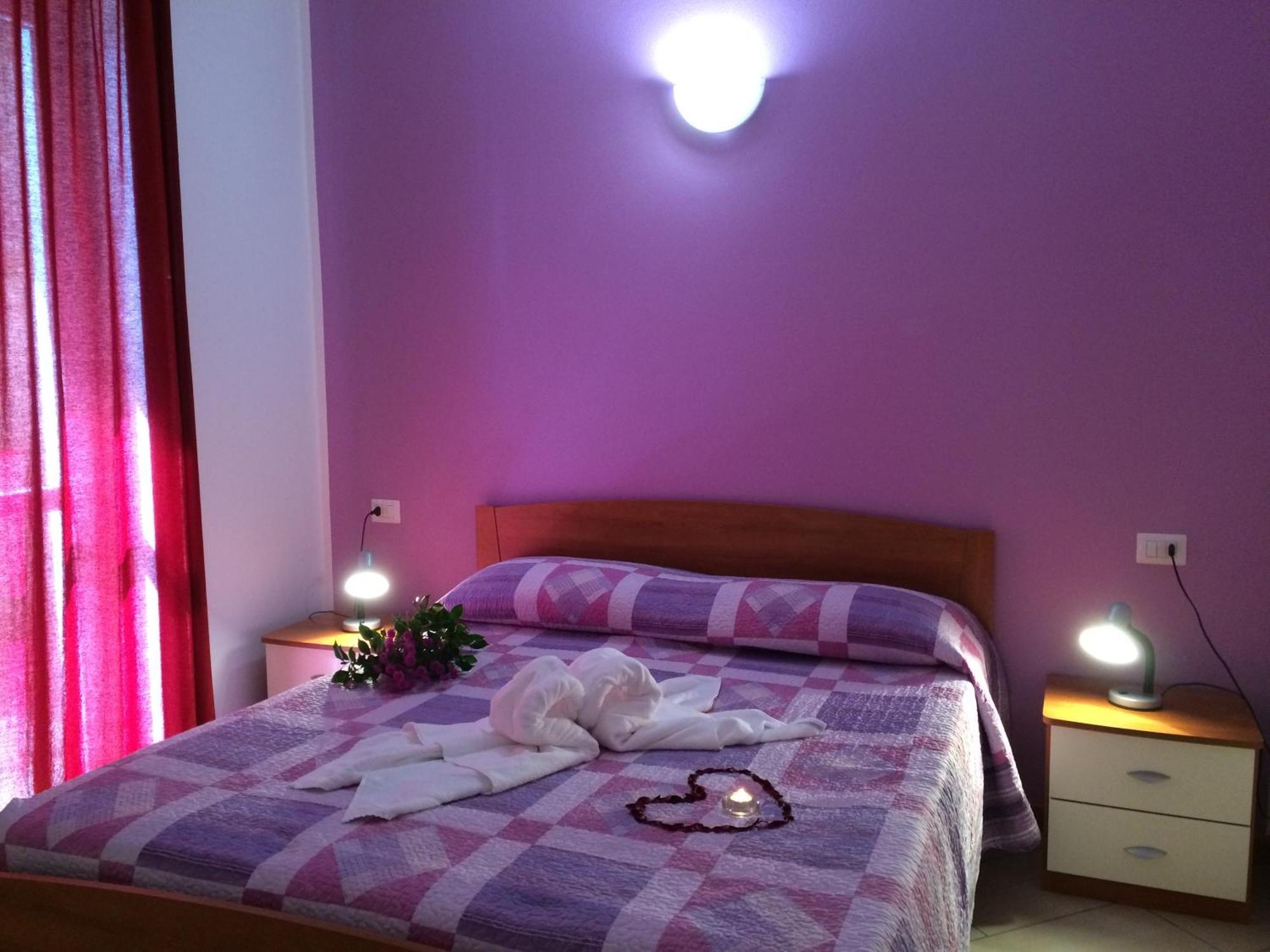 Residence Le Azalee & Spa Vercana Room photo